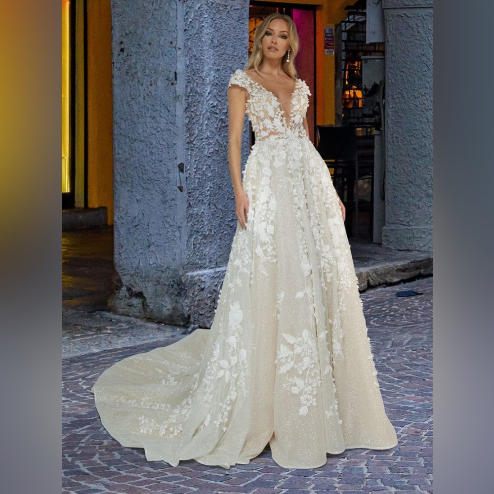 VICTOR HARPER WEDDING GOWN